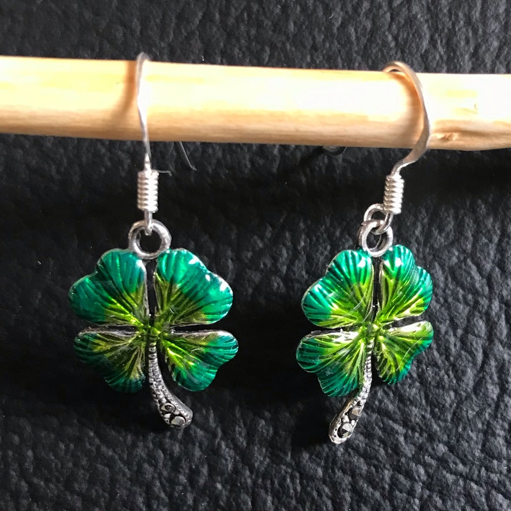 NWOT MARCASITE GEMSTONES and 925 Sterling Silver Green Enamel Shamrock Earrings